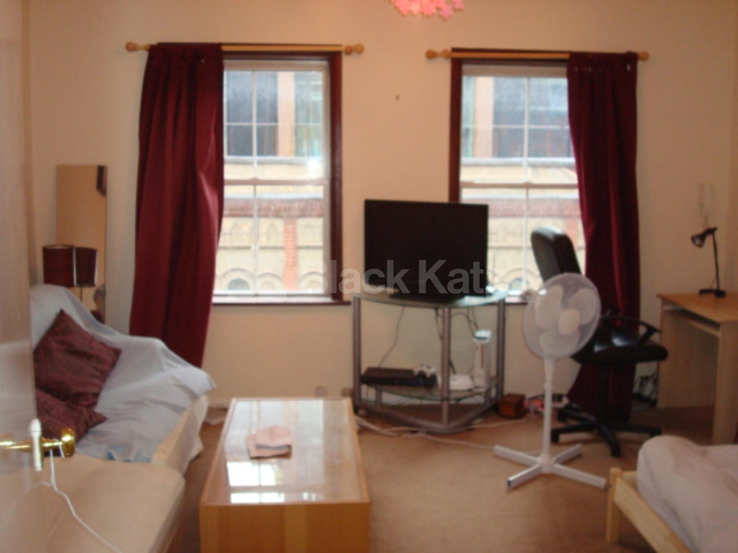 			Call now for a viewing to avoid dissapointment!!, Studio Apartment, 1 bath, 1 reception Studio			 Fashion Street, Bricklane E1